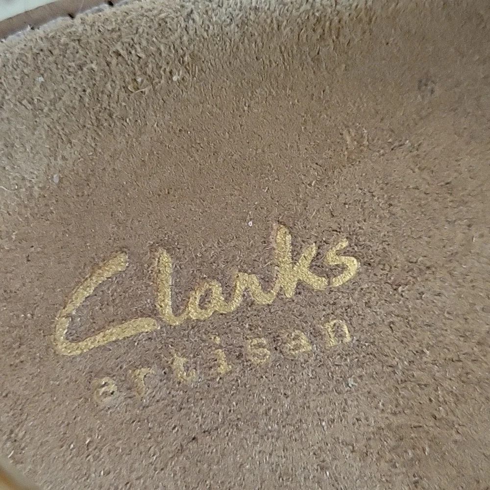 Clarks Genuine Leather Wedge Sandal w Velcro Strap - Picture 6 of 8